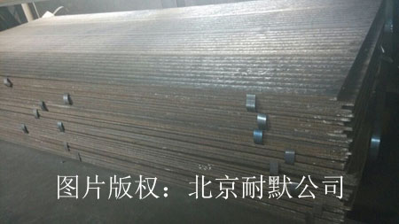 堆焊復合鋼板等離子弧粉末熔覆堆焊工作